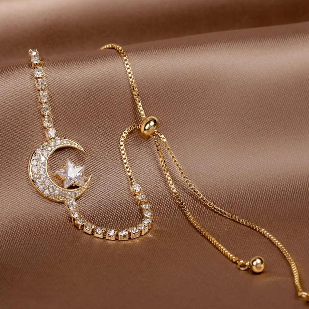 Armband mit hängendem Mond in Gold mit Brillanten