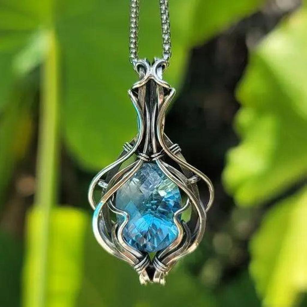 Blaue Retro-Halskette in Weissgold