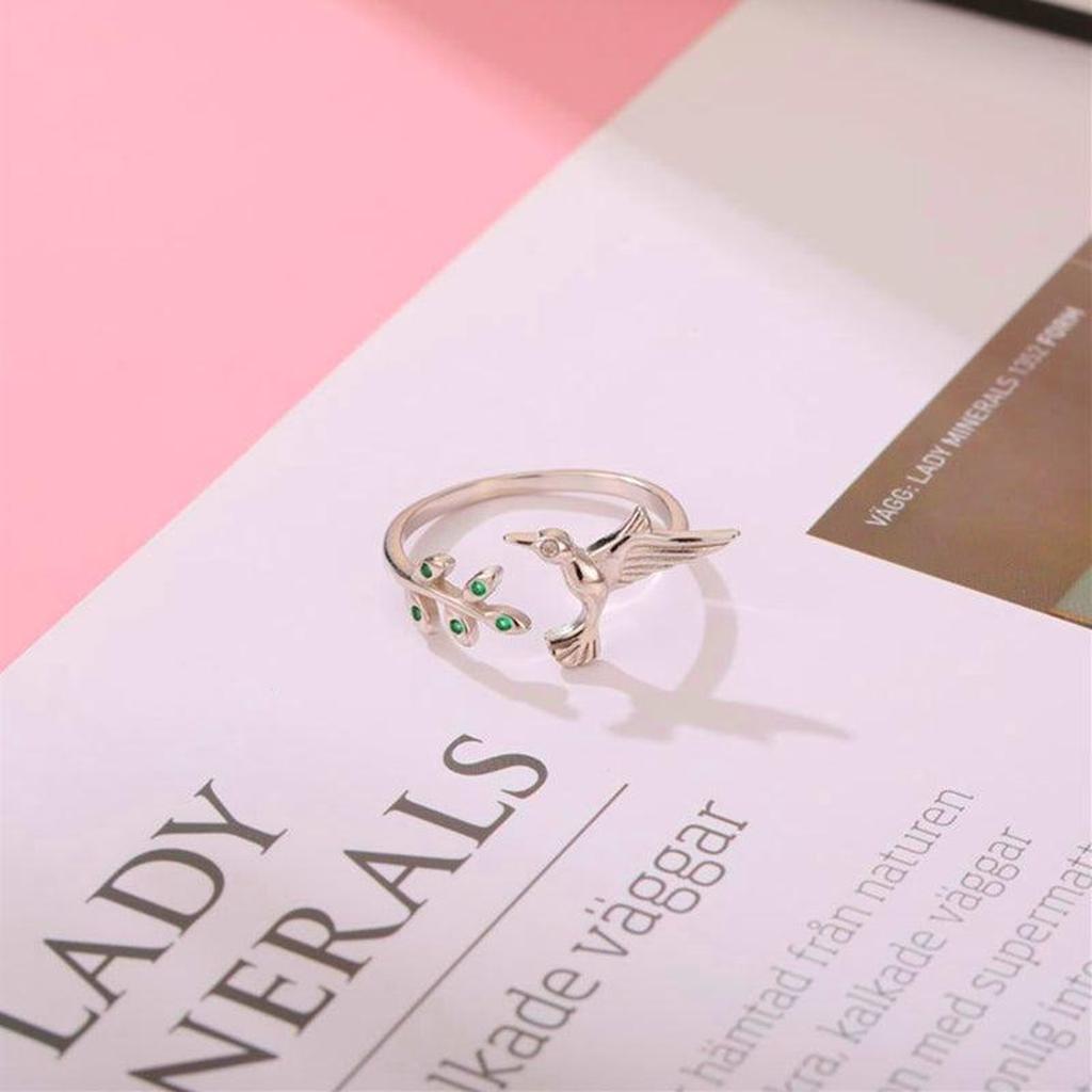 Chamäleon-Ring mit grünen Brillanten aus Weissgold