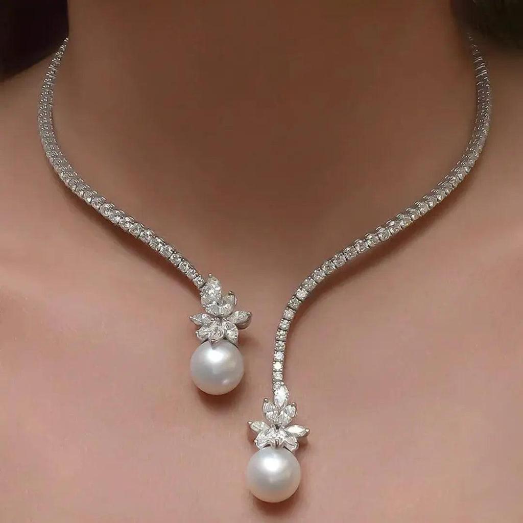Elegante und strahlende Halskette aus Perlen in Weissgold