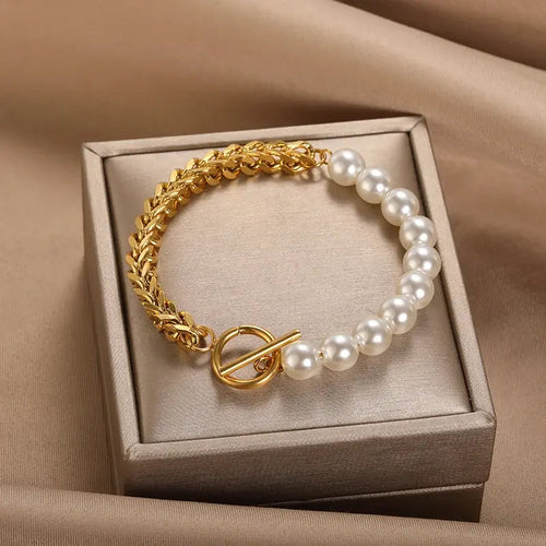 Elegantes Armband aus Gold und Margeriten