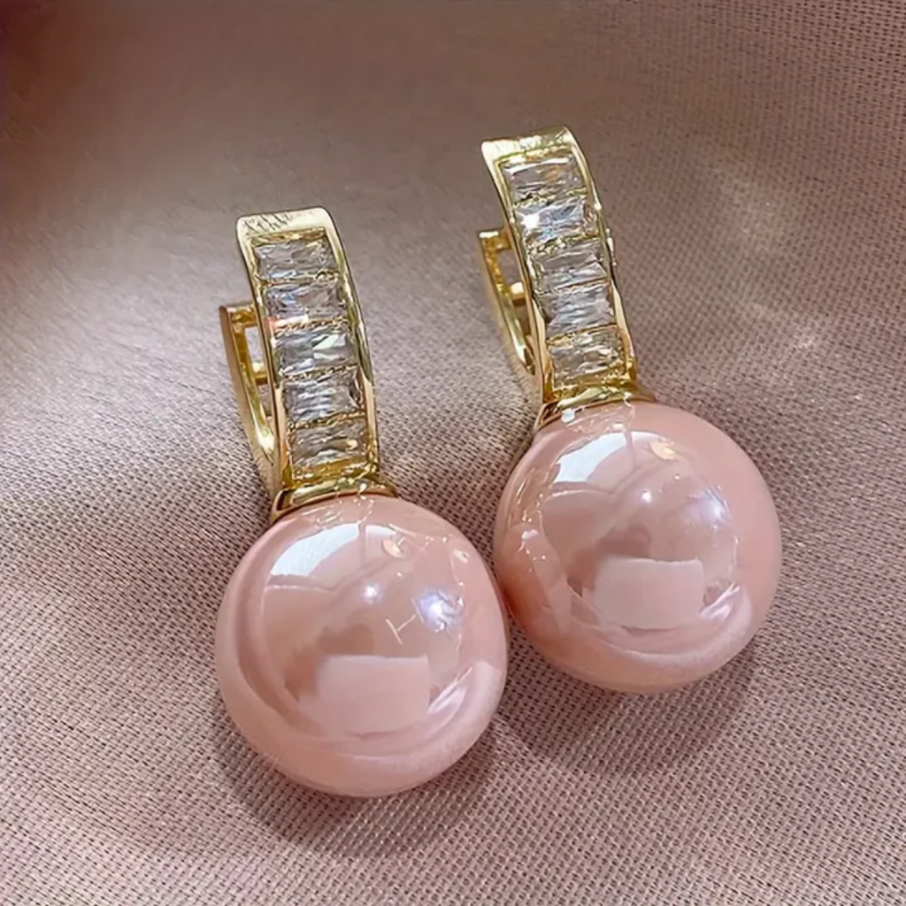 Goldene Ohrringe mit rosa Perle und Brillanten