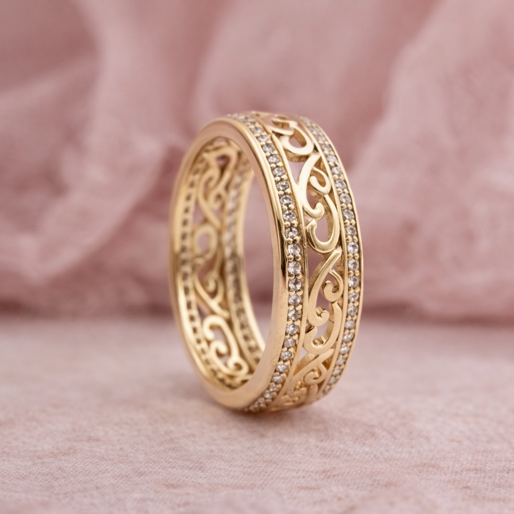 Goldener glänzender Ring, offenes Design