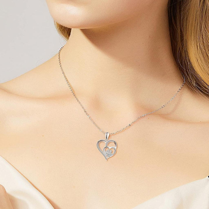 Halskette in Weissgold mit Pfote und Herz mit Brillanten