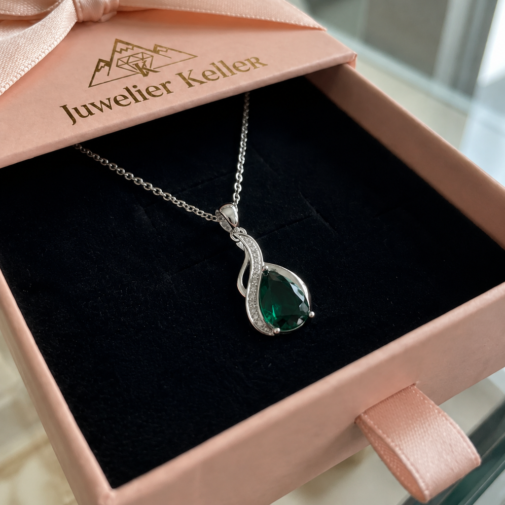 Leonias Halskette mit Smaragdstein