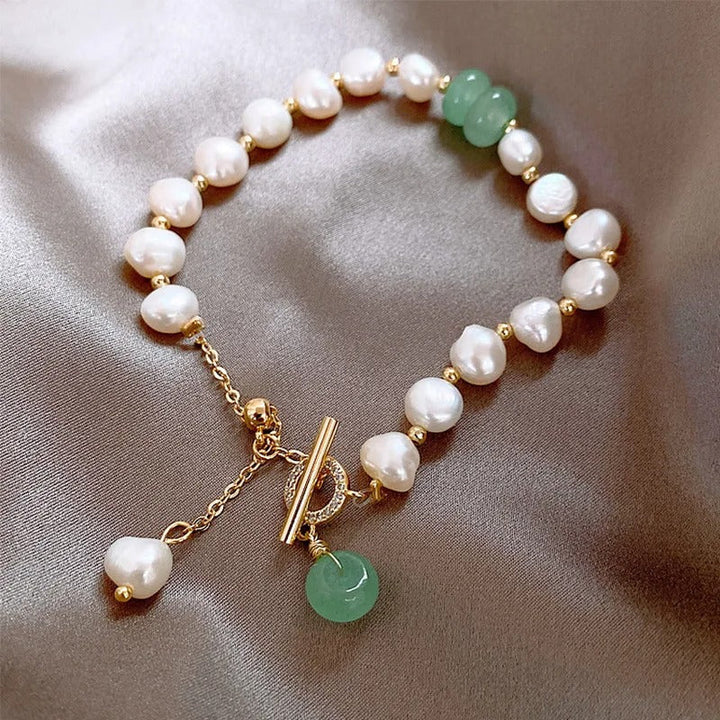 Retro-Armband mit Margeriten und grünen Edelsteinen mit goldenen Details