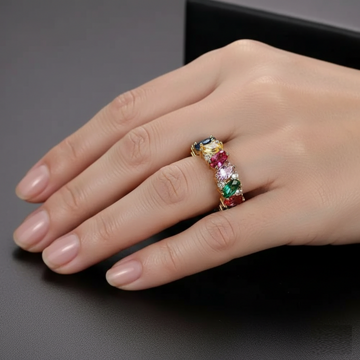Retro-Ring mit mehrfarbigen Brillanten