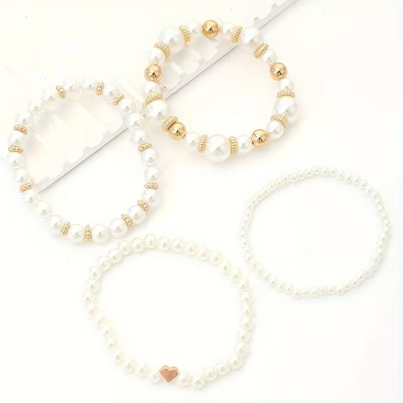 Set Armbänder aus weißen Perlen