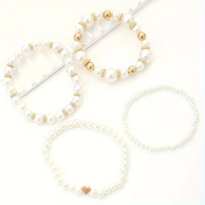 Set Armbänder aus weißen Perlen