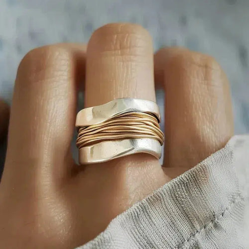 Silberring mit Goldfäden