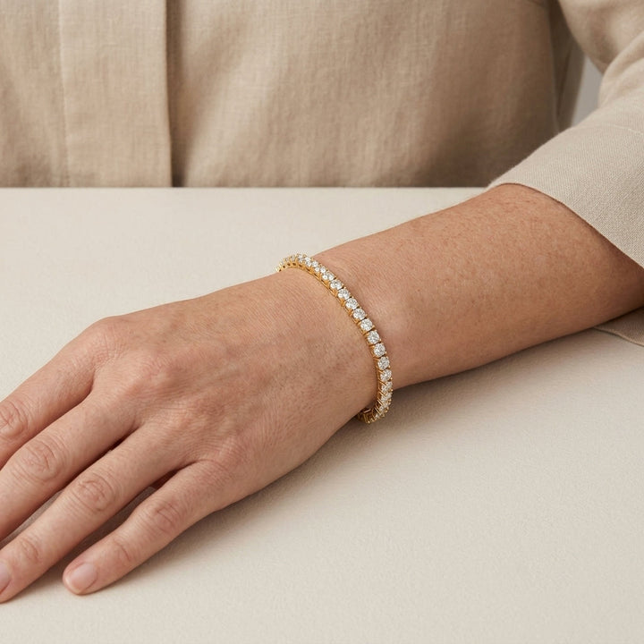 Tennisarmband aus Gold