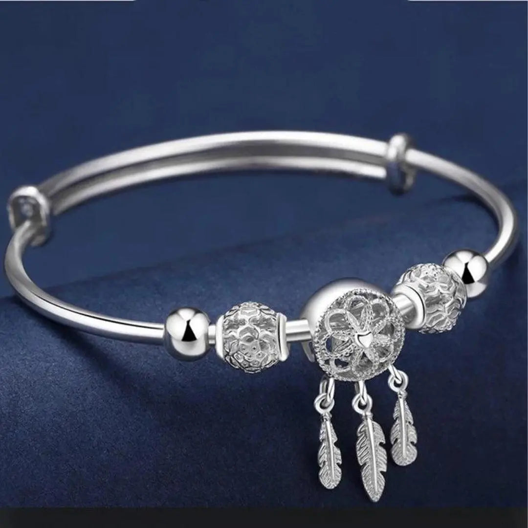 Verstellbares Armband mit Dreiblatt-Medaille in Silber