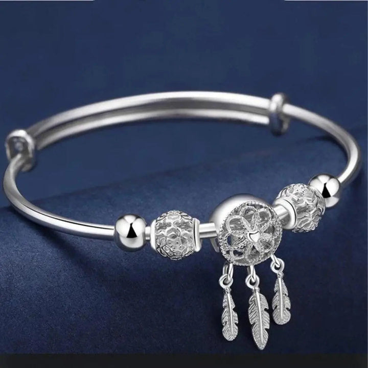 Verstellbares Armband mit Dreiblatt-Medaille in Silber