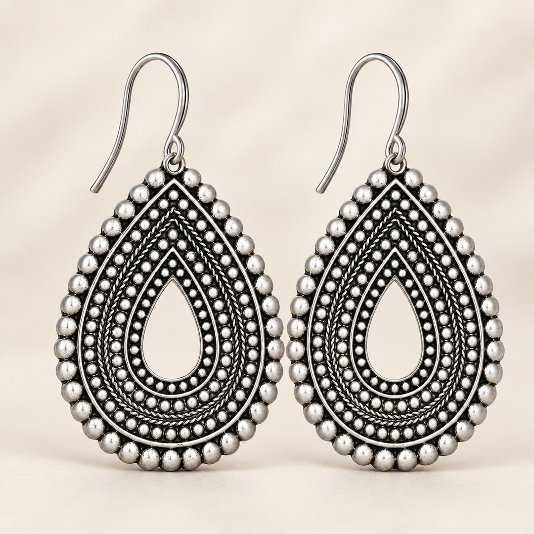 Vintage-Ohrringe in Weissgold mit hängendem Mandala