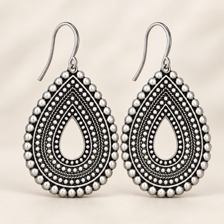 Vintage-Ohrringe in Weissgold mit hängendem Mandala