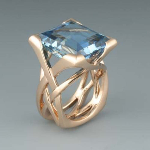 Vintage-Ring aus Roségold mit Blauem Zirkon
