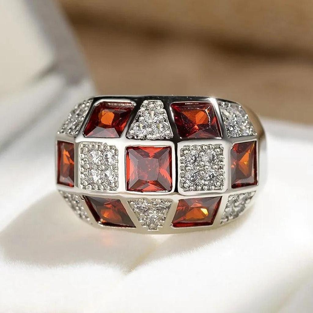 Vintage-Ring aus Weissgold mit roten Edelsteinen