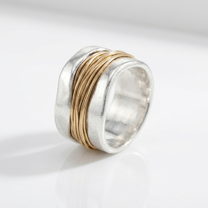 Silberring mit Goldfäden