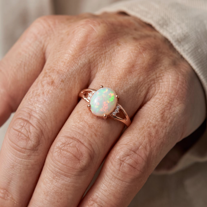 Roségoldring mit weissem Opal